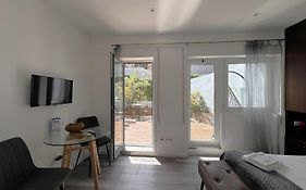 Almada Studios & Suites